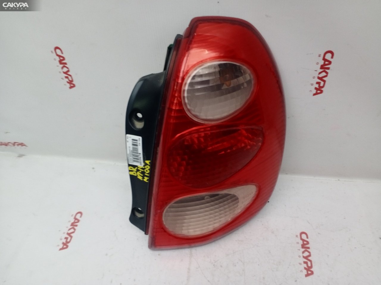 Фонарь стоп-сигнала правый Toyota Duet M100A EJ-VE 220-51716: купить в Сакура Красноярск.