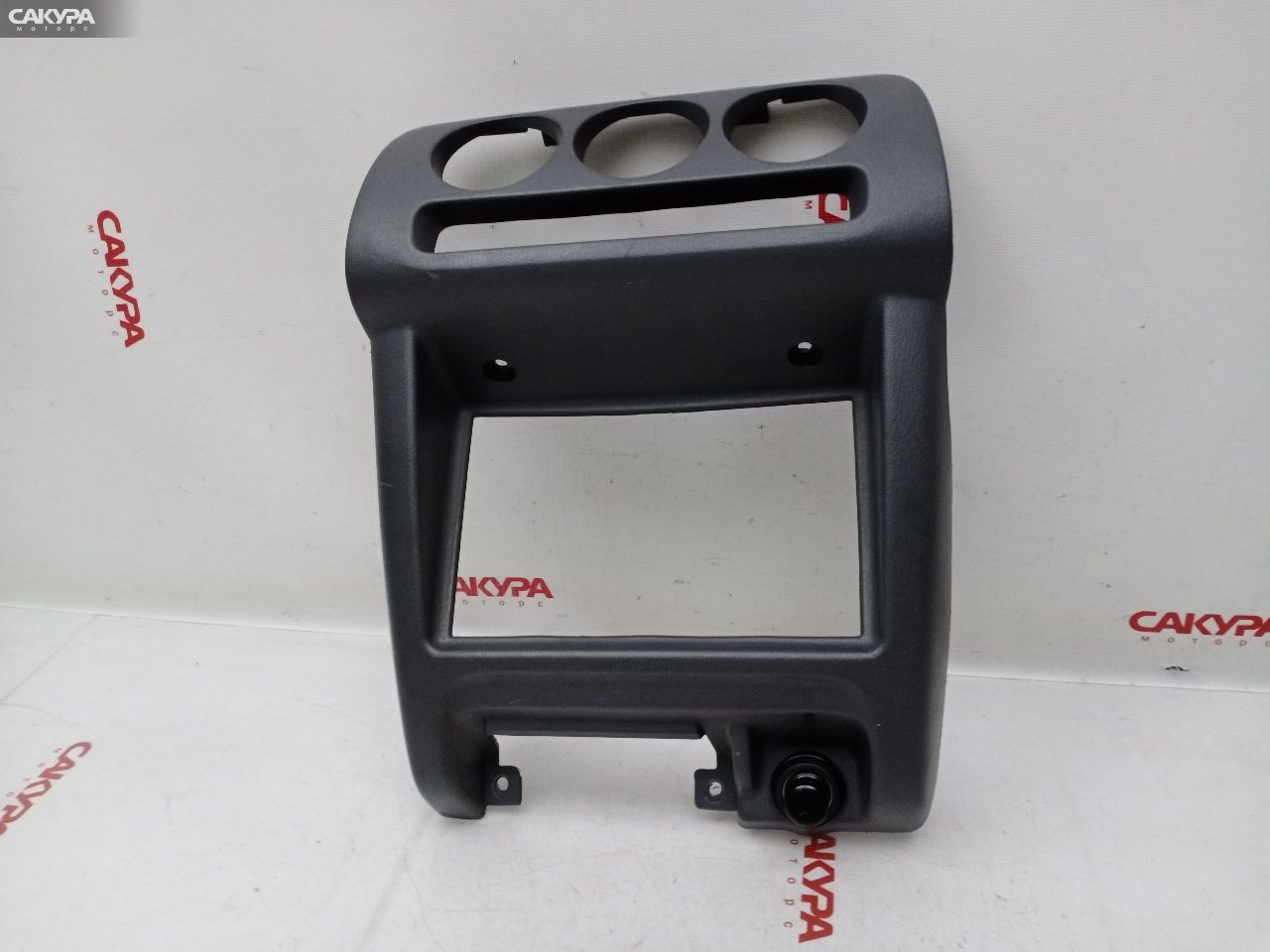 Рамка магнитолы Nissan March K11 CG10DE: купить в Сакура Красноярск.