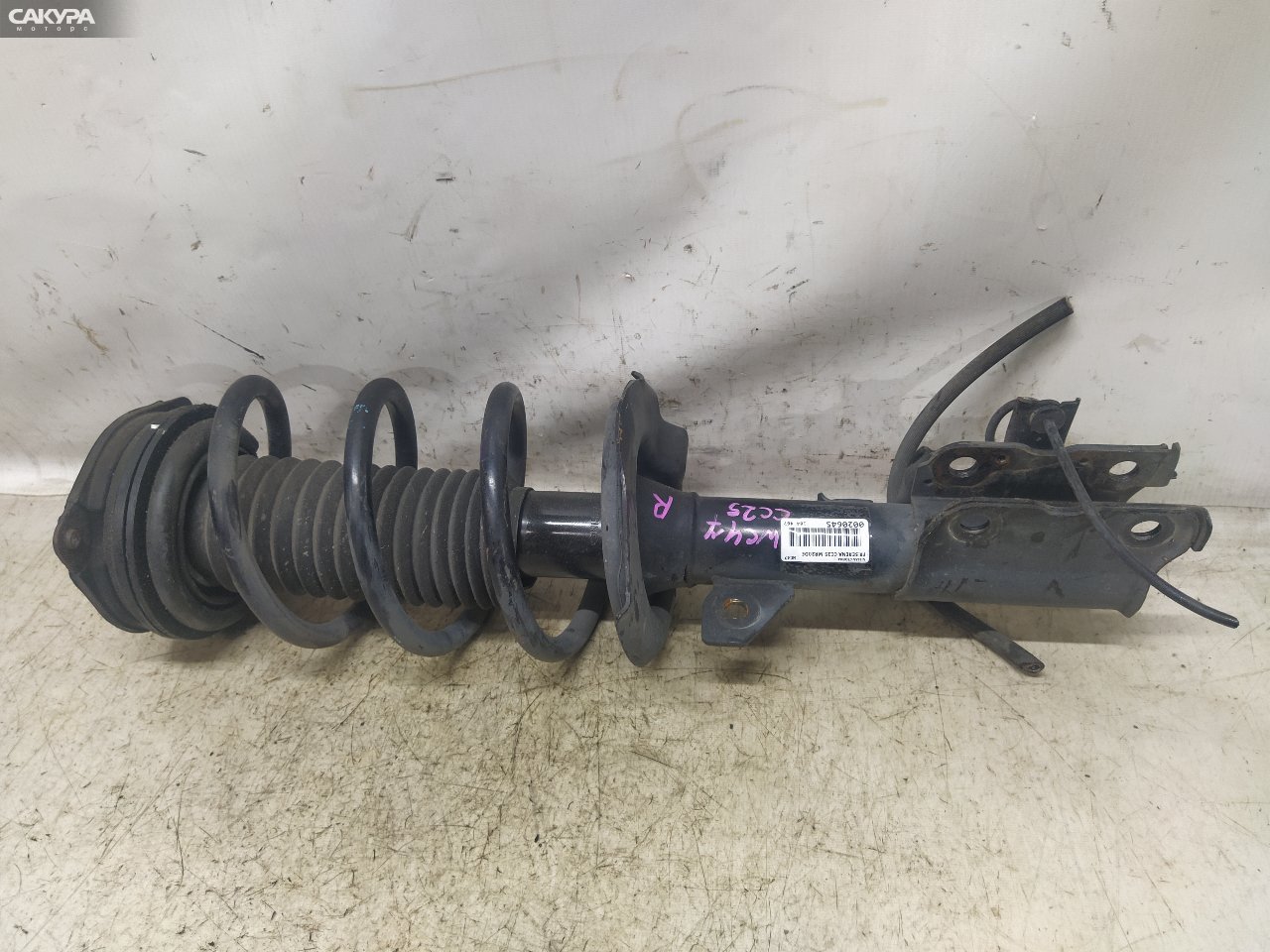 Стойка подвески передняя правая Nissan Serena CC25 MR20DE: купить в Сакура Красноярск.