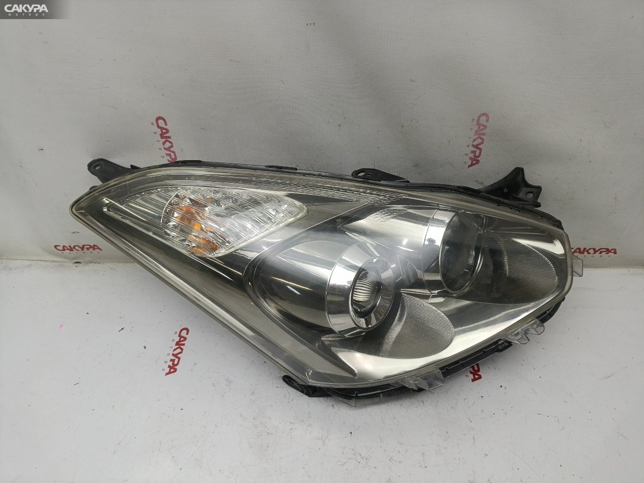 Фара правая Toyota Wish ANE10G 1AZ-FSE 68-13: купить в Сакура Красноярск.