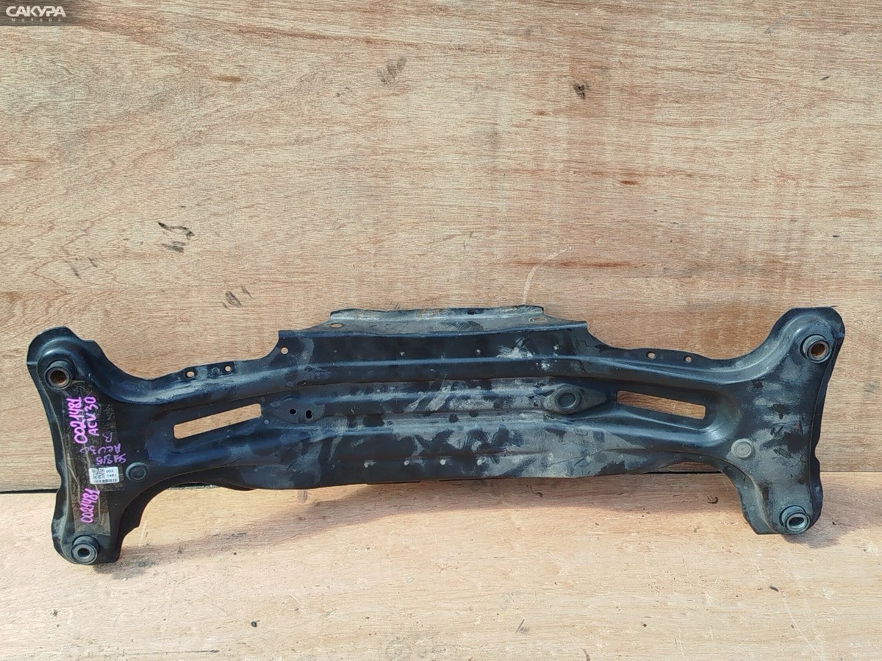 Балка поперечная задняя Toyota Harrier ACU30W 2AZ-FE: купить в Сакура Красноярск.