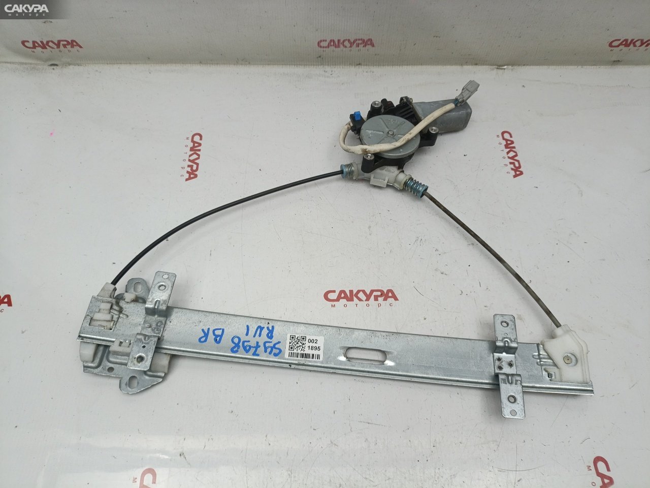 Стеклоподъемник задний правый Honda Stream RN1 D17A: купить в Сакура Красноярск.