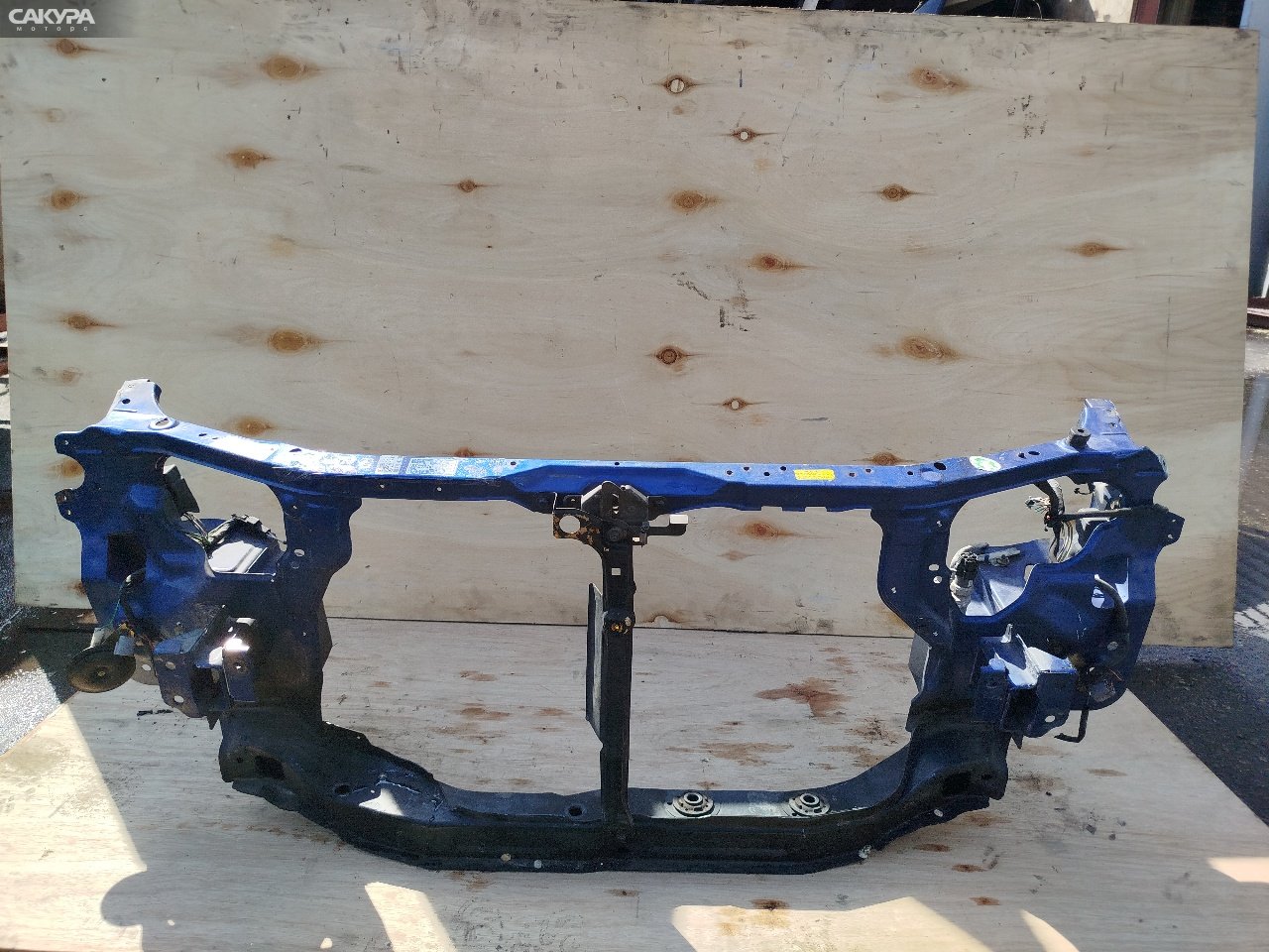 Рамка радиатора Mazda Demio DW3W B3E: купить в Сакура Красноярск.