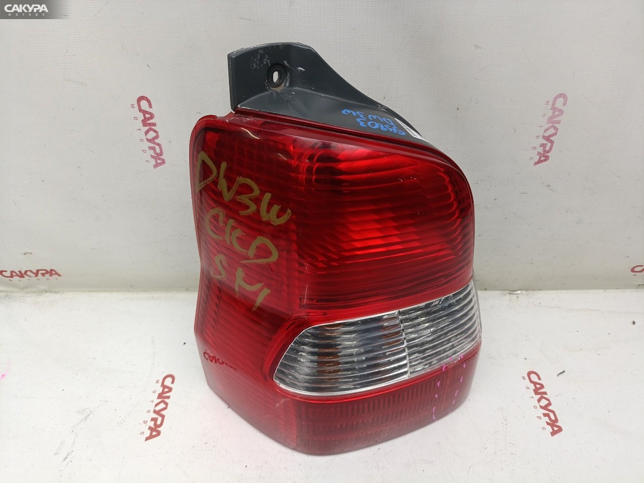 Фонарь стоп-сигнала левый Mazda Demio DW3W B3E 4902: купить в Сакура Красноярск.
