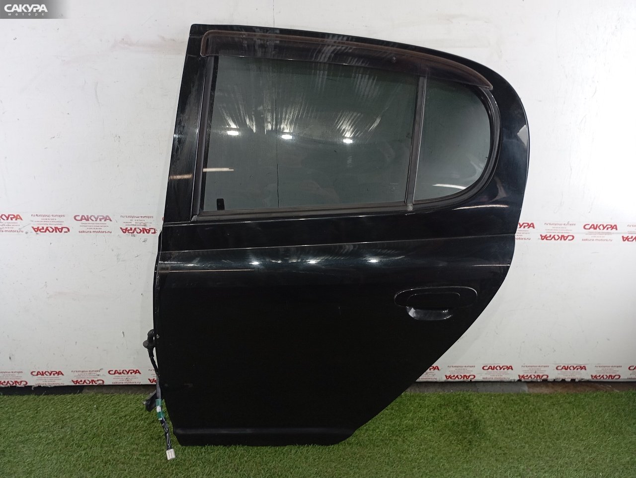 Дверь боковая задняя левая Toyota Vitz SCP10 1SZ-FE: купить в Сакура Красноярск.
