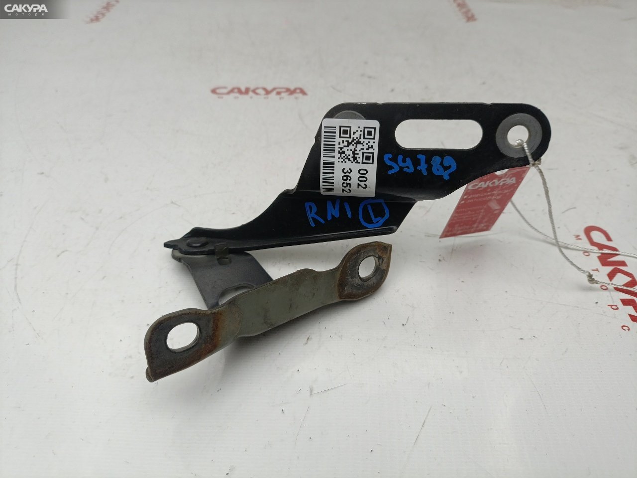 Кронштейн капота левый Honda Stream RN1 D17A: купить в Сакура Красноярск.