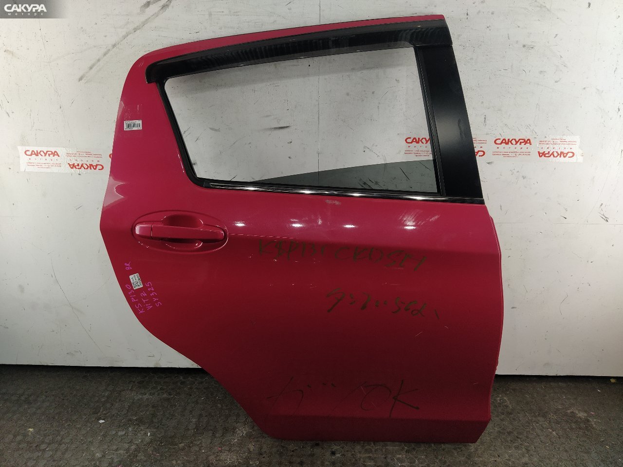 Дверь боковая задняя правая Toyota Vitz KSP130 1KR-FE: купить в Сакура Красноярск.