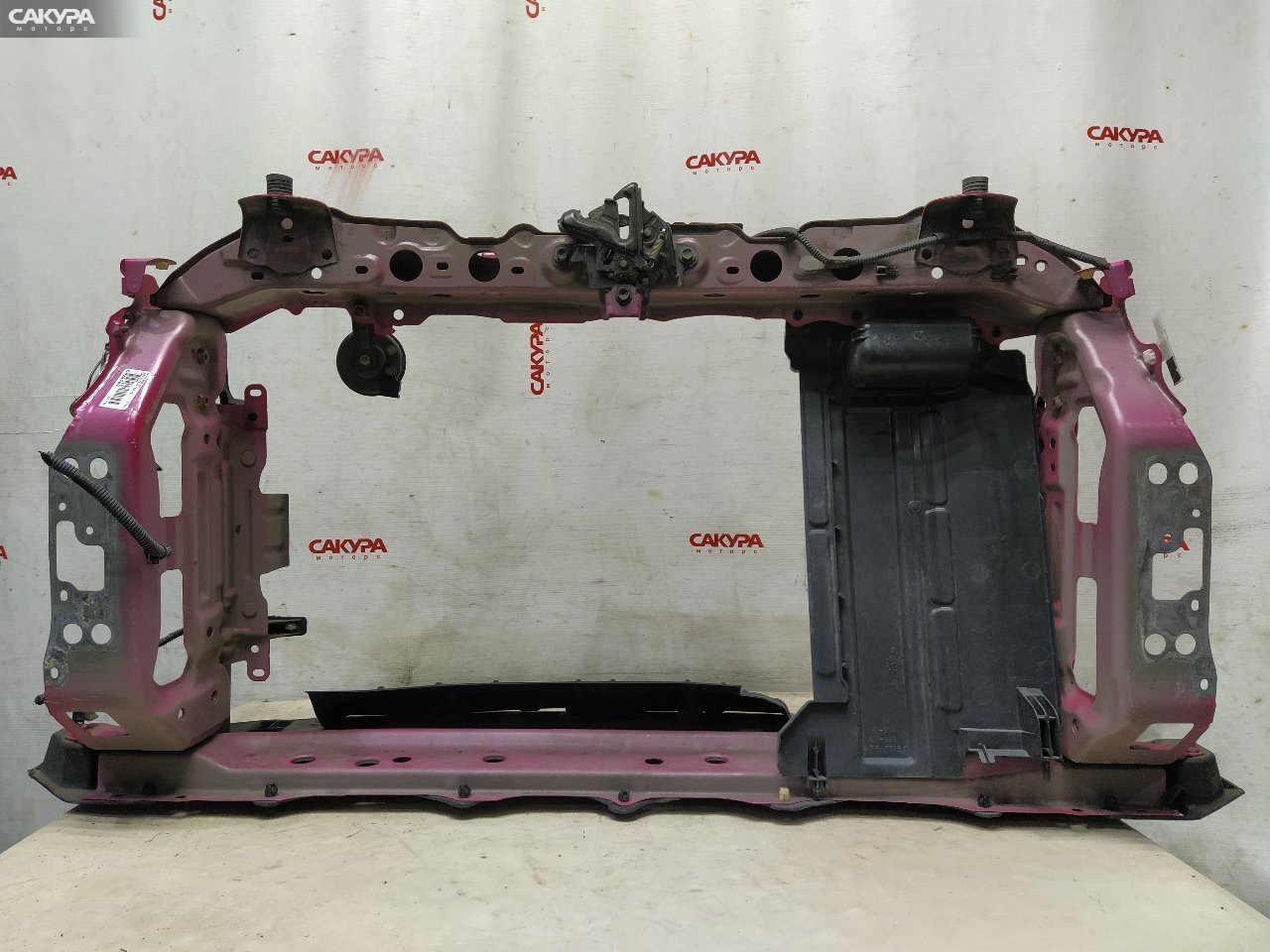 Рамка радиатора Toyota Vitz KSP130 1KR-FE: купить в Сакура Красноярск.