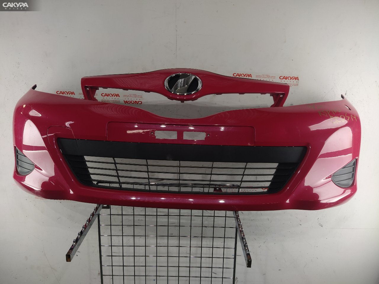 Бампер передний Toyota Vitz KSP130 1KR-FE: купить в Сакура Красноярск.