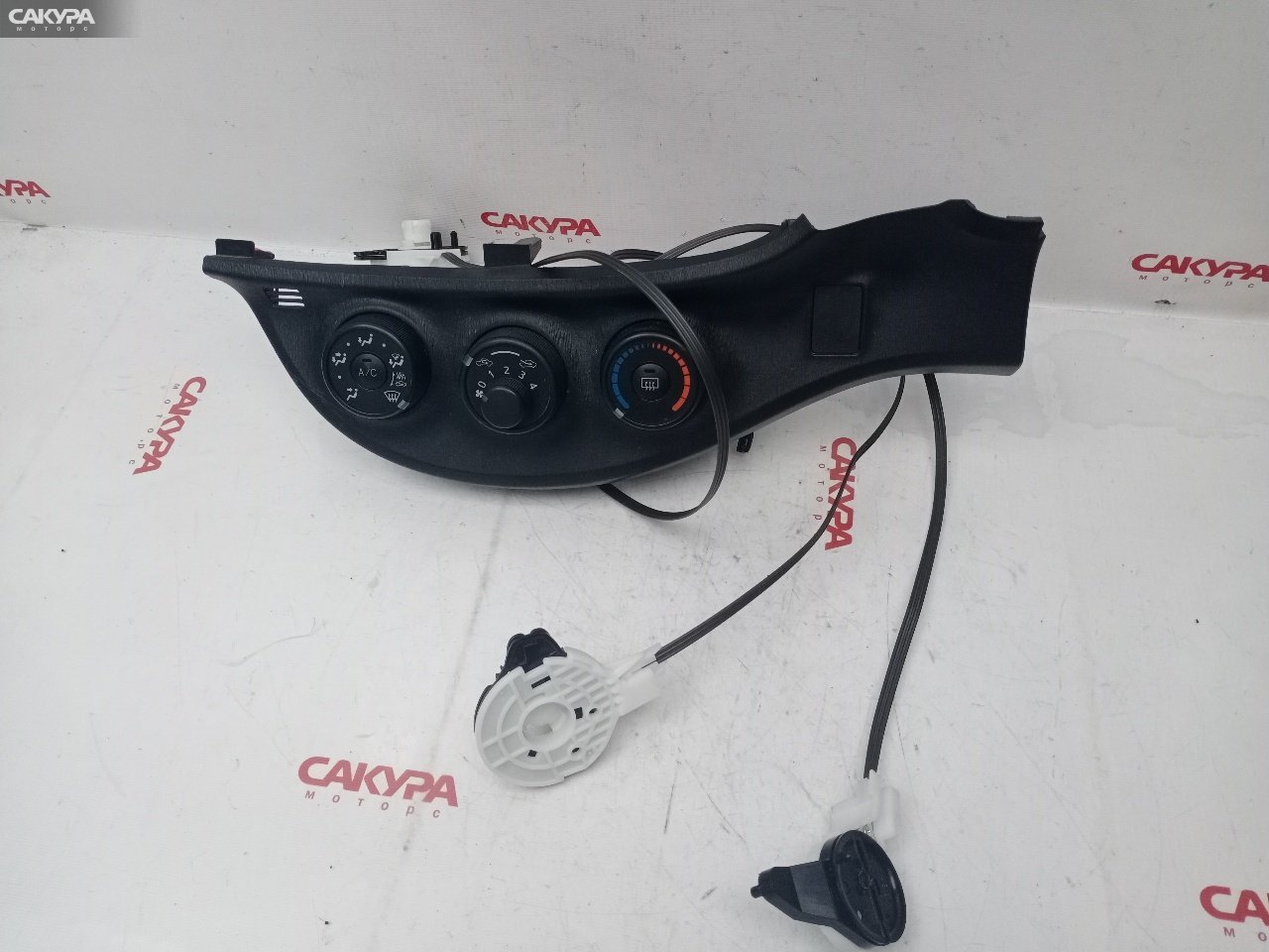 Блок управления климат-контролем Toyota Vitz KSP130 1KR-FE: купить в Сакура Красноярск.