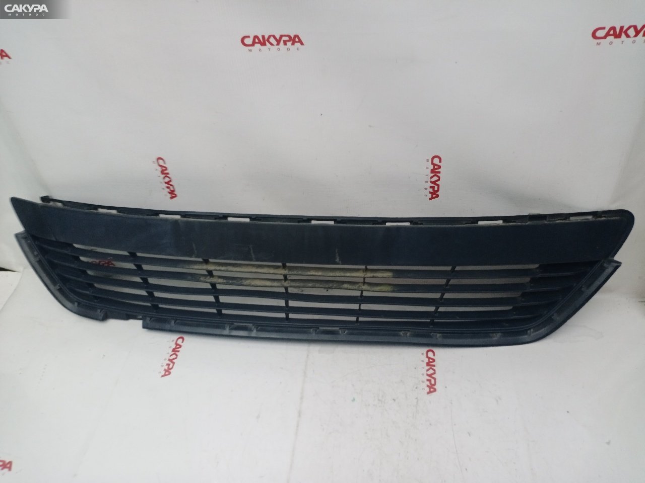Решетка радиатора Toyota Vitz KSP130 1KR-FE: купить в Сакура Красноярск.