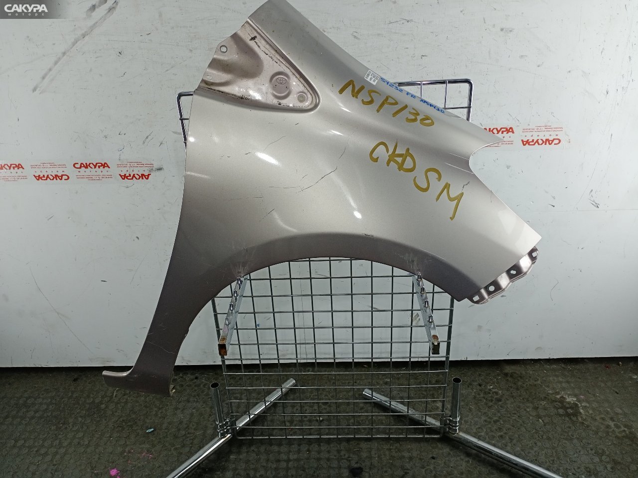 Крыло переднее правое Toyota Vitz NSP130 1NR-FE: купить в Сакура Красноярск.