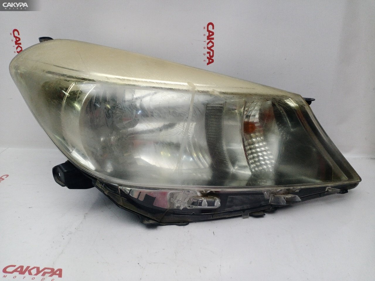 Фара правая Toyota Vitz NSP130 1NR-FE 52-236: купить в Сакура Красноярск.