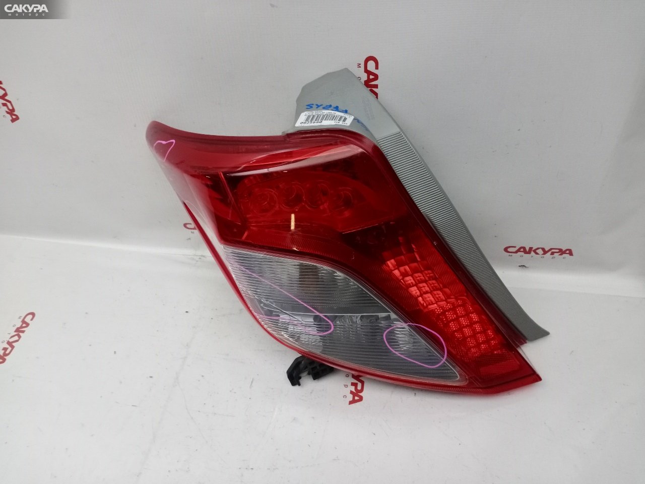 Фонарь стоп-сигнала левый Toyota Vitz NSP130 1NR-FE 52-228: купить в Сакура Красноярск.