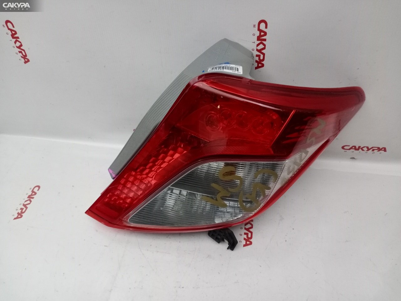 Фонарь стоп-сигнала правый Toyota Vitz NSP130 1NR-FE 52-228: купить в Сакура Красноярск.