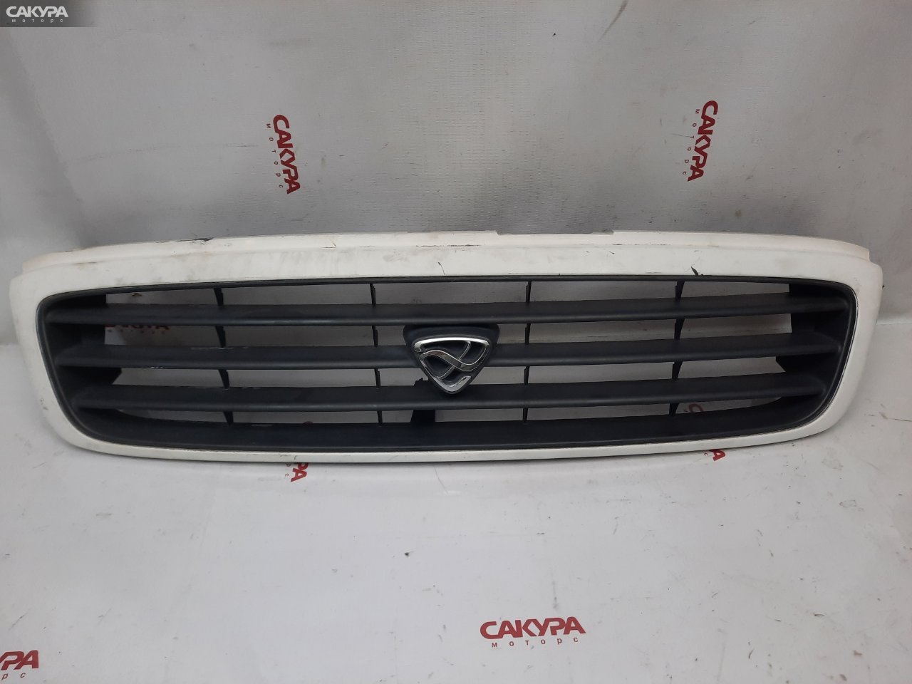 Решетка радиатора Mazda MPV LV5W G5-E: купить в Сакура Красноярск.