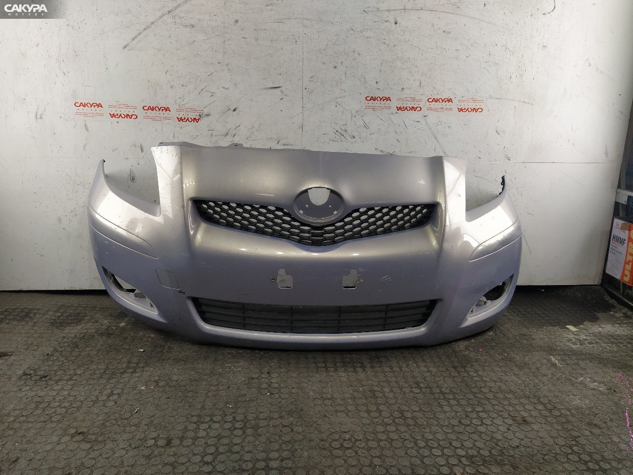 Бампер передний Toyota Vitz SCP90 2SZ-FE: купить в Сакура Красноярск.