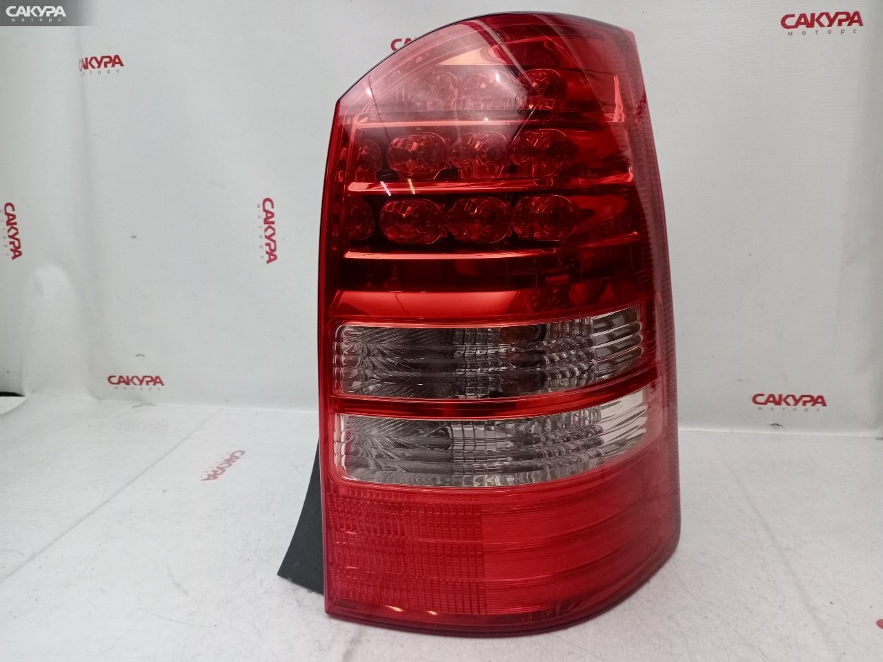 Фонарь стоп-сигнала правый Toyota Wish ZNE10G 1ZZ-FE 68-3: купить в Сакура Красноярск.