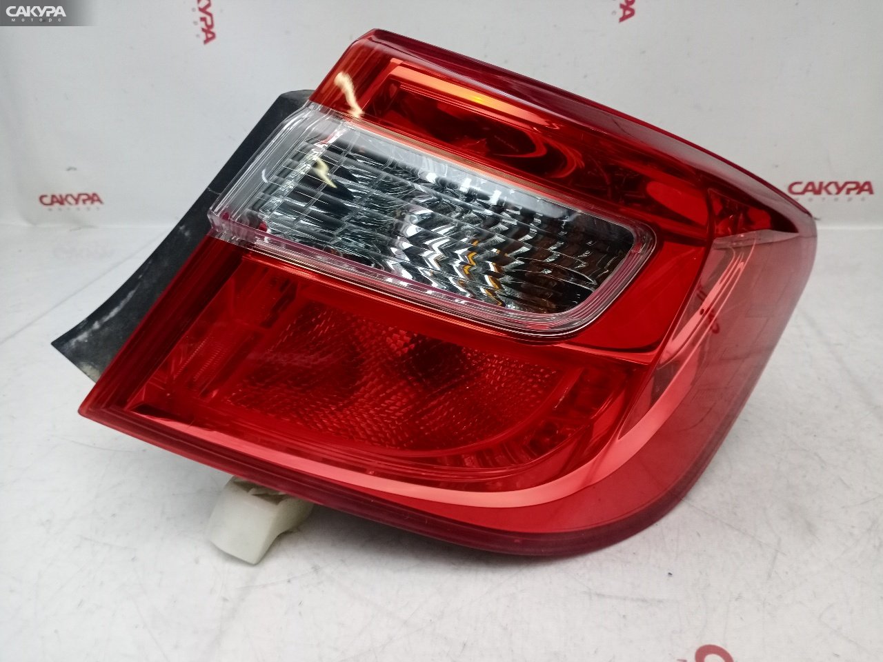 Фонарь стоп-сигнала правый Toyota Camry AVV50 2AR-FXE 33-143: купить в Сакура Красноярск.