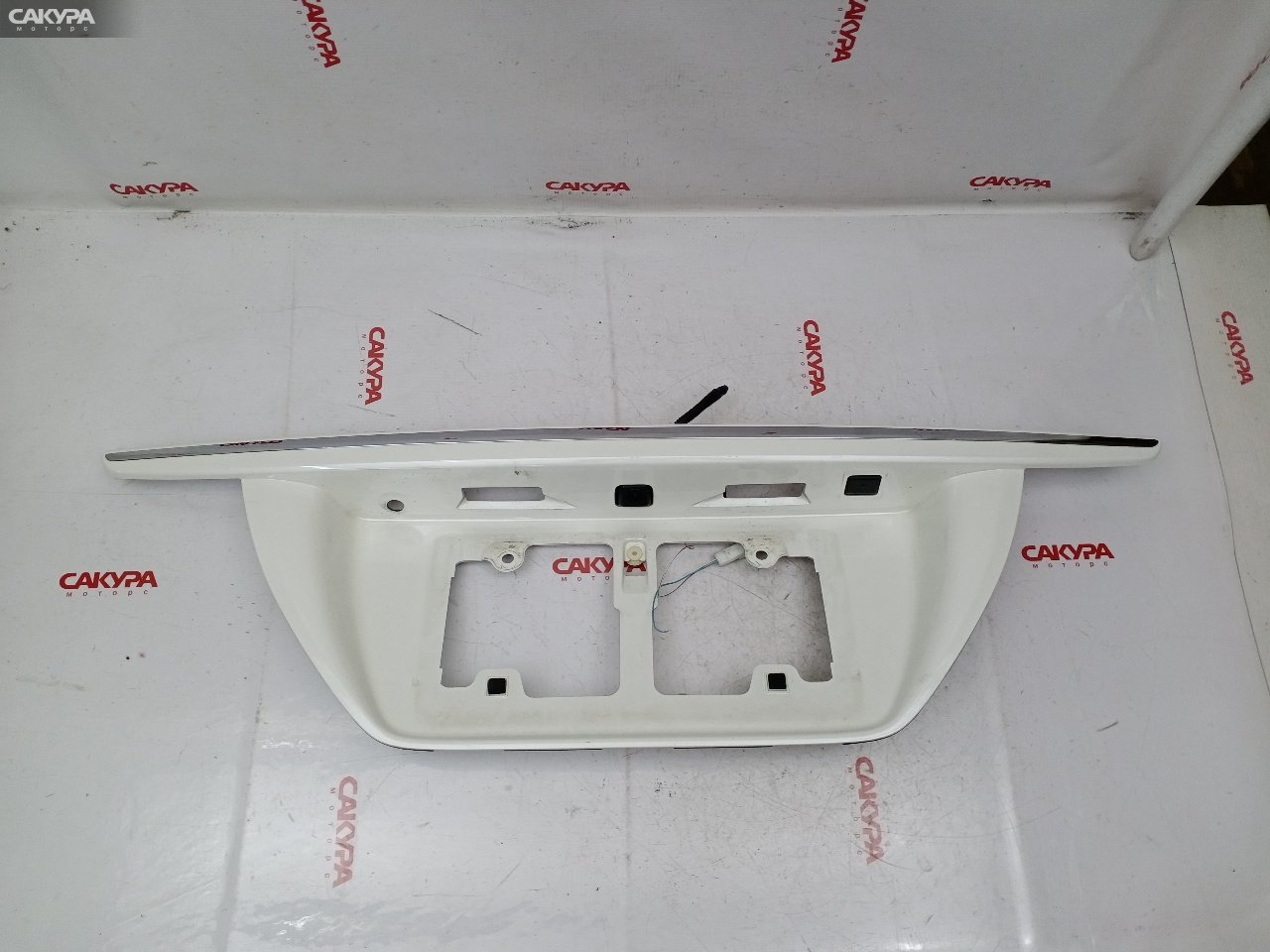 Накладка багажника Toyota Crown GRS202 3GR-FSE: купить в Сакура Красноярск.