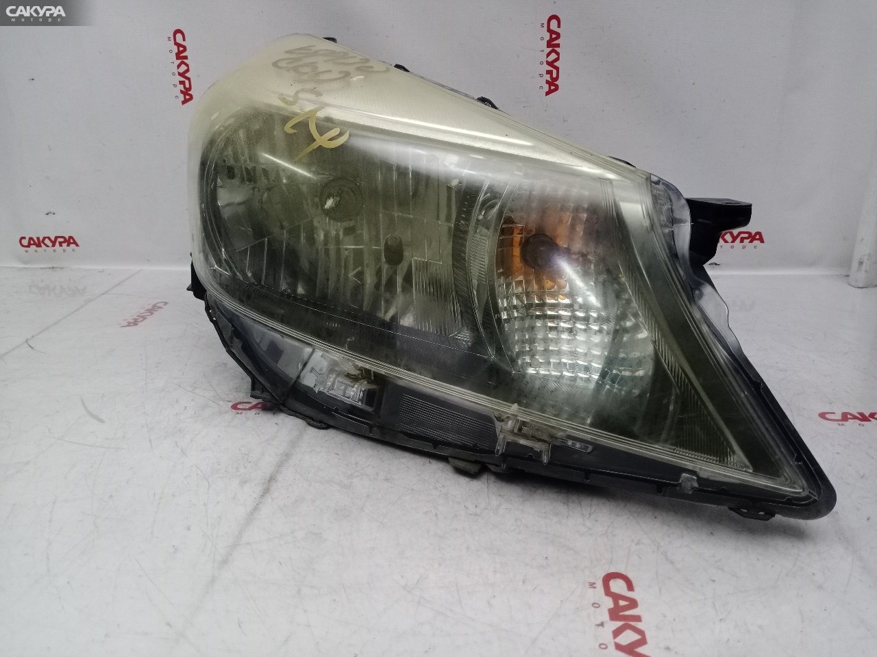 Фара правая Toyota Vitz KSP130 1KR-FE 52-233: купить в Сакура Красноярск.