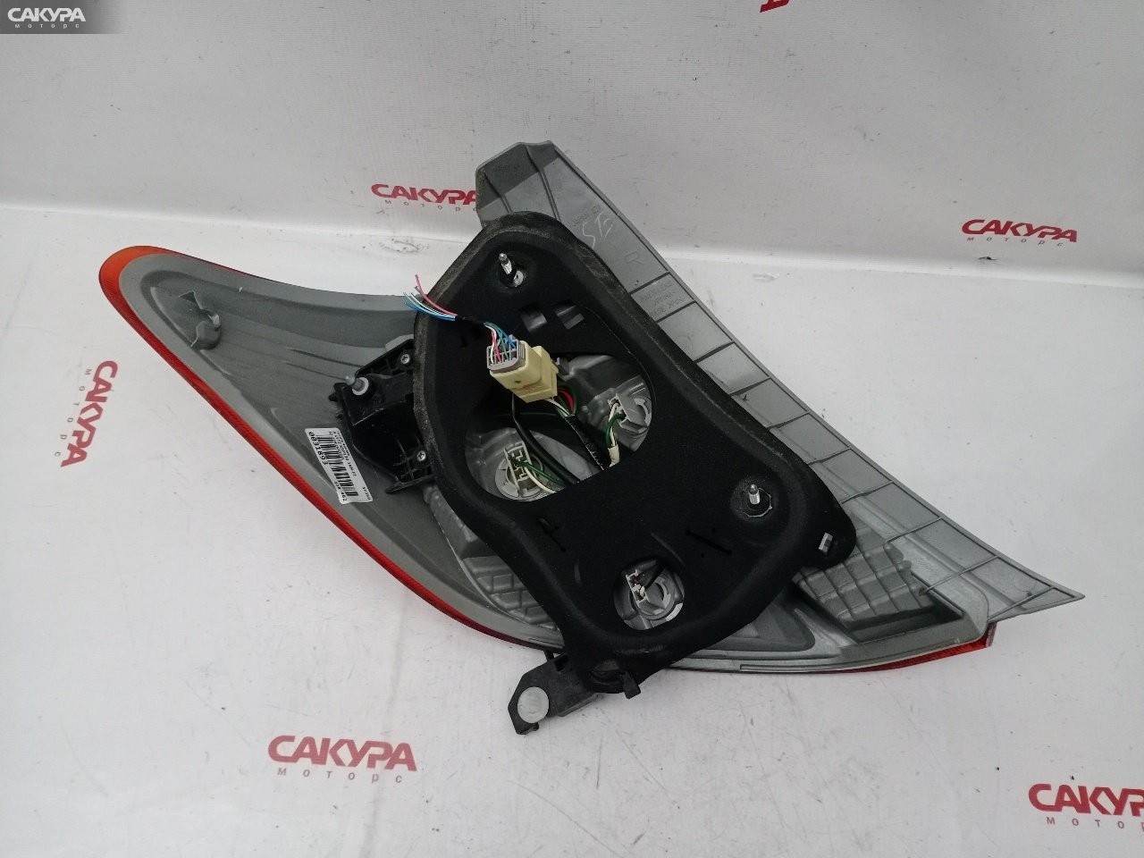 Фонарь стоп-сигнала правый Toyota Vitz KSP130 1KR-FE 52-228: купить в Сакура Красноярск.