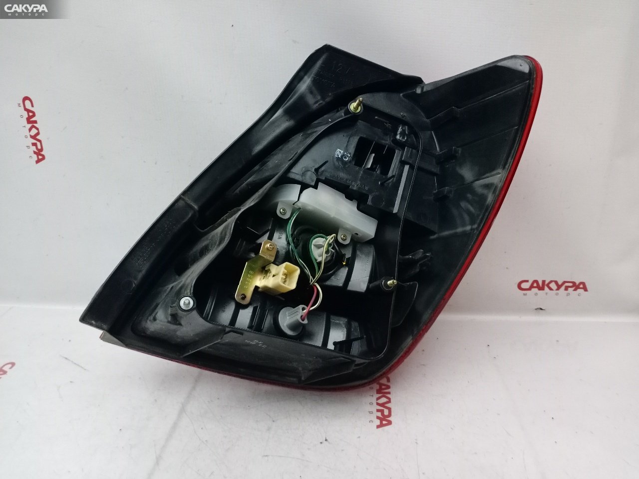Фонарь стоп-сигнала левый Toyota Corolla Spacio NZE121N 1NZ-FE 13-85: купить в Сакура Красноярск.