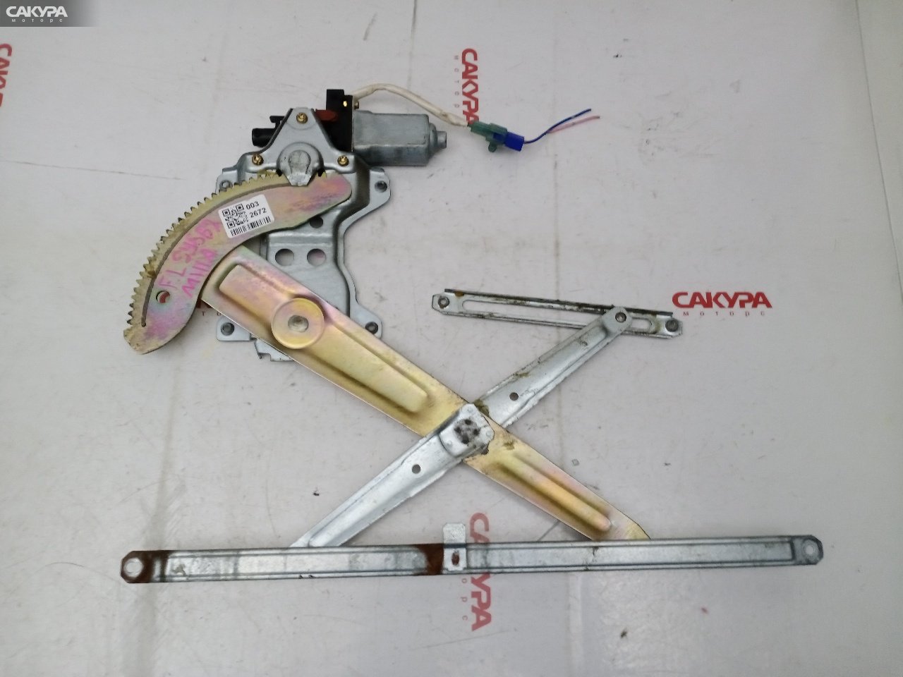 Стеклоподъемник передний левый Toyota Duet M111A K3-VE2: купить в Сакура Красноярск.