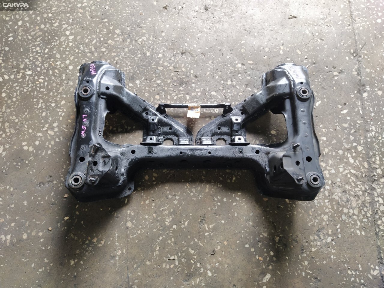 Балка поперечная передняя Mazda MPV LV5W G5-E: купить в Сакура Красноярск.