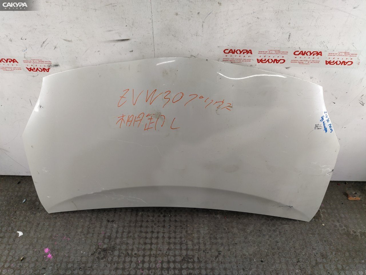 Капот Toyota Prius ZVW30 2ZR-FXE: купить в Сакура Красноярск.
