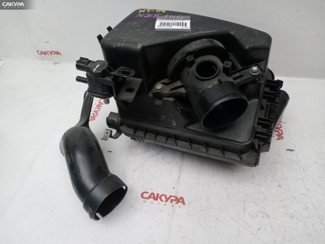 Корпус воздушного фильтра Toyota Corolla Axio NZE144 1NZ-FE: купить в Сакура Красноярск.