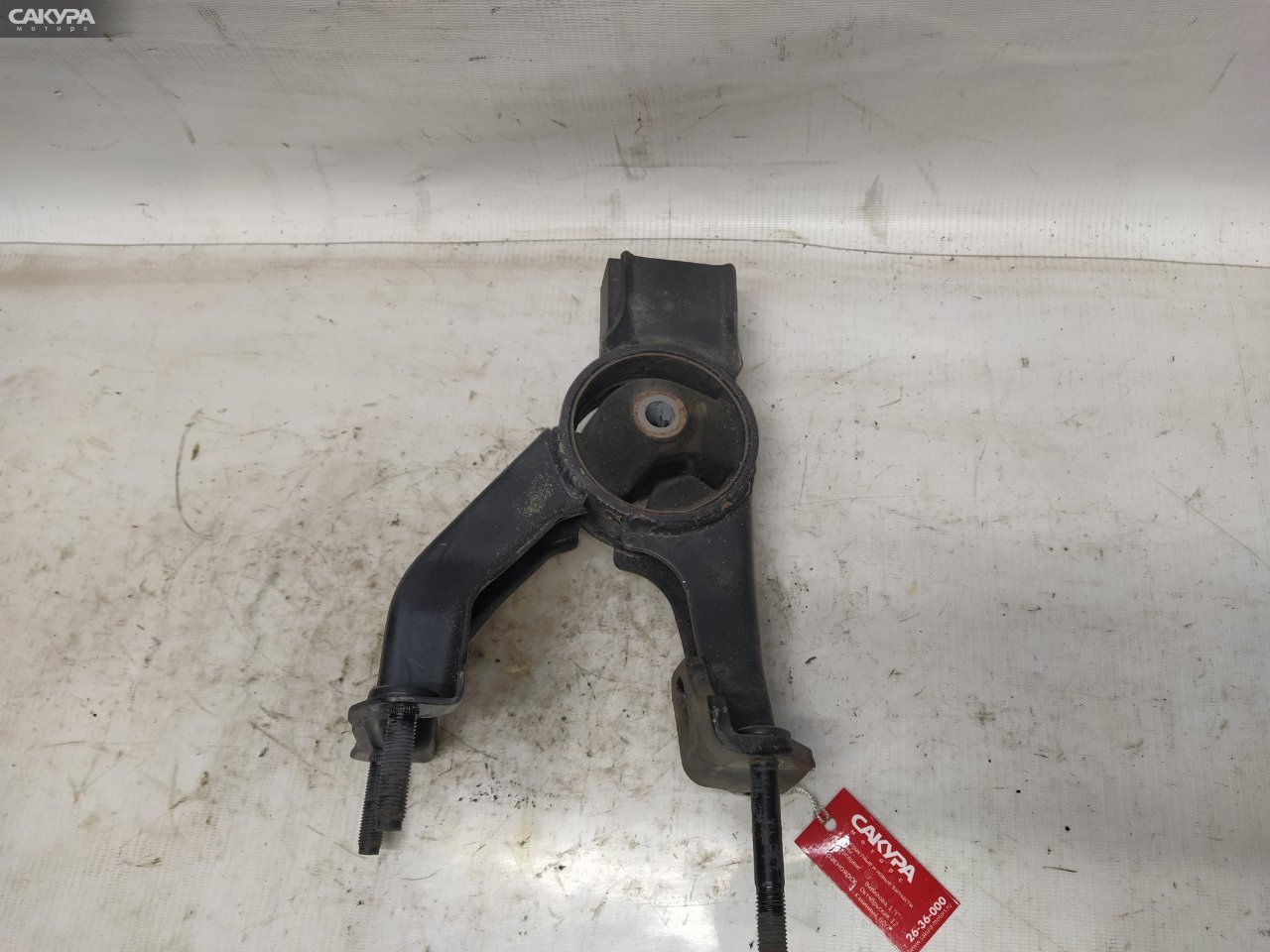 Подушка двигателя задняя Toyota Voxy AZR60G 1AZ-FSE: купить в Сакура Красноярск.
