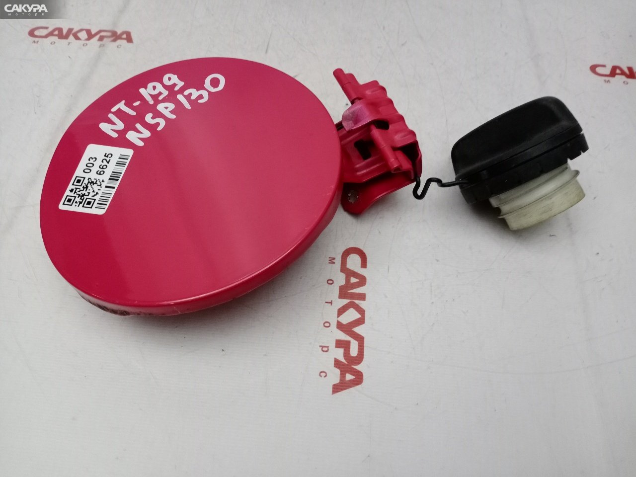 Лючок топливного бака Toyota Vitz NSP130 1NR-FE: купить в Сакура Красноярск.
