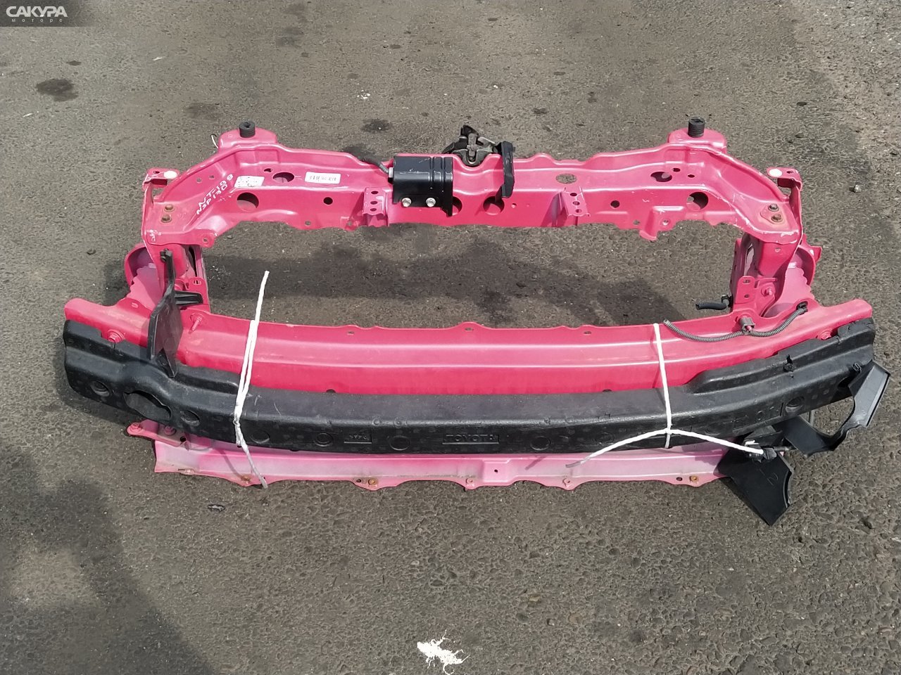 Рамка радиатора Toyota Vitz NSP130 1NR-FE: купить в Сакура Красноярск.