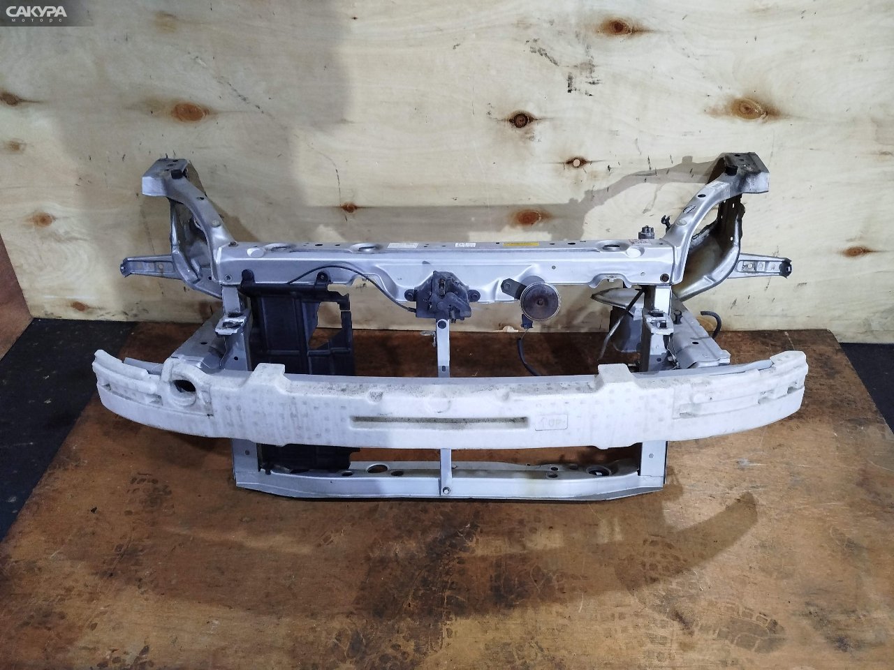 Рамка радиатора Toyota Vitz NCP15 2NZ-FE: купить в Сакура Красноярск.