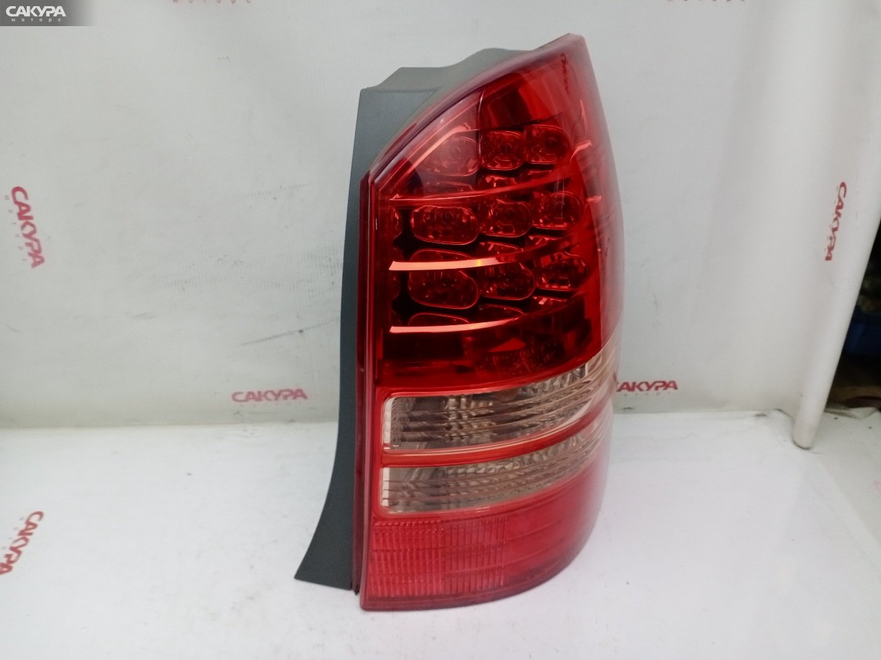 Фонарь стоп-сигнала правый Toyota Wish ZNE10G 1ZZ-FE 68-3: купить в Сакура Красноярск.