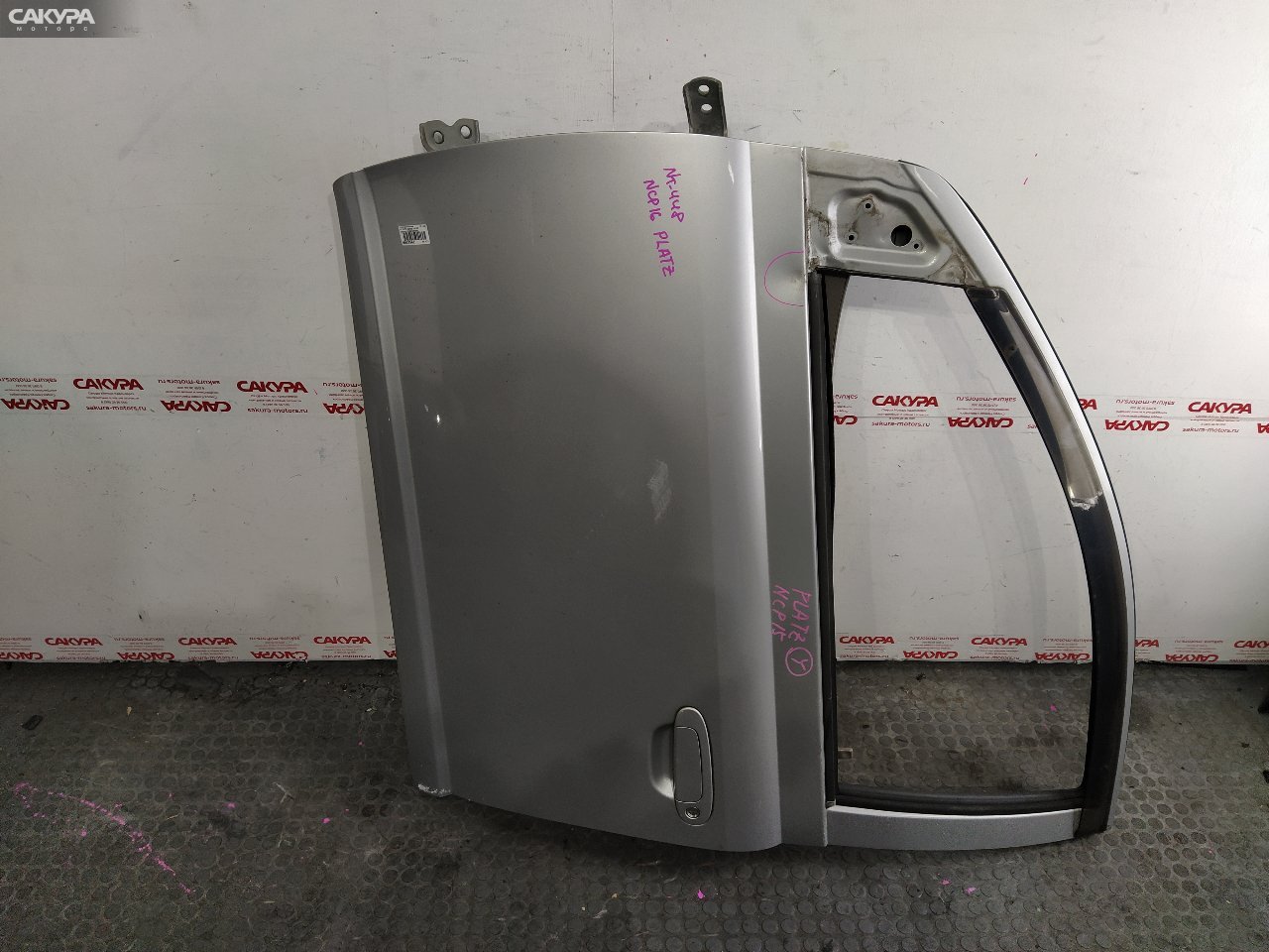 Дверь боковая передняя левая Toyota Platz NCP16 2NZ-FE: купить в Сакура Красноярск.
