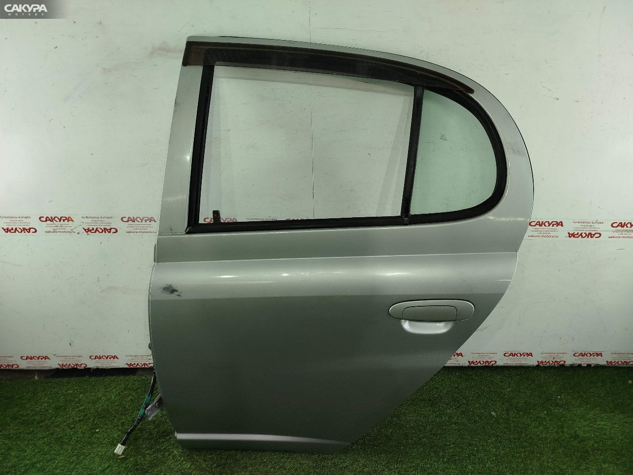 Дверь боковая задняя левая Toyota Platz NCP16 2NZ-FE: купить в Сакура Красноярск.