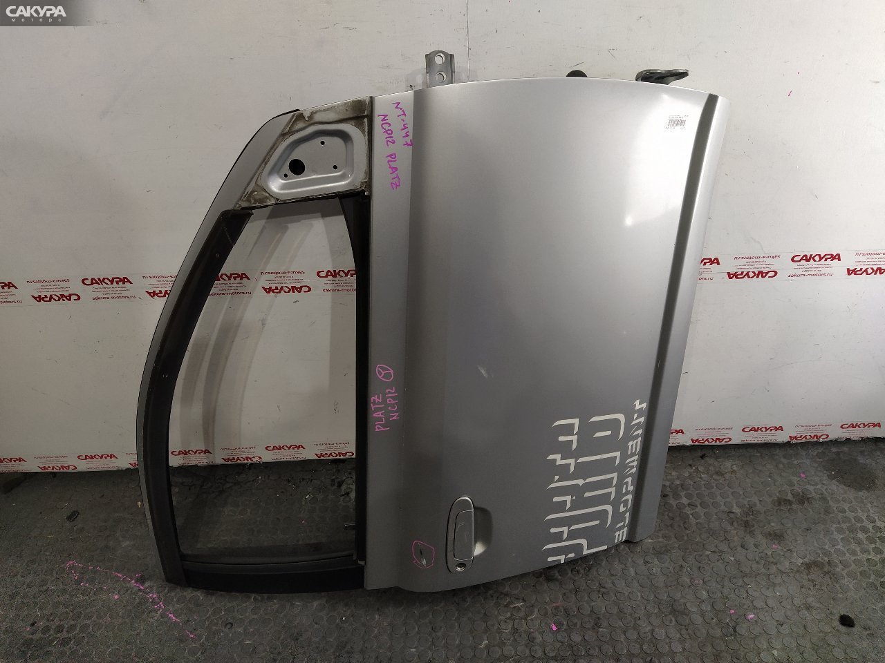 Дверь боковая передняя правая Toyota Platz NCP12 1NZ-FE: купить в Сакура Красноярск.