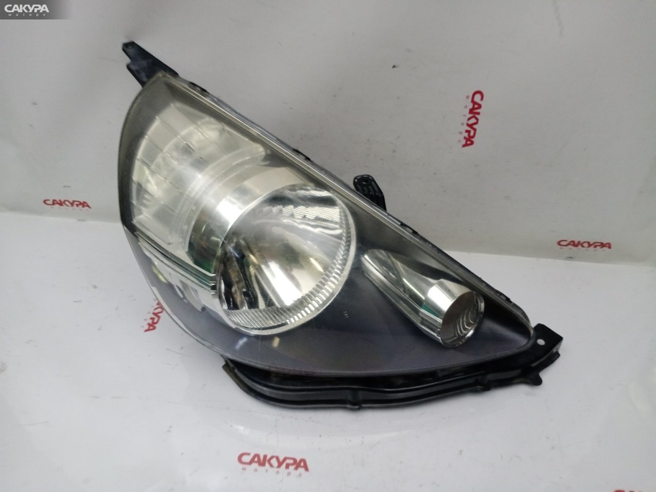 Фара правая Honda FIT GD1 L13A P4944: купить в Сакура Красноярск.