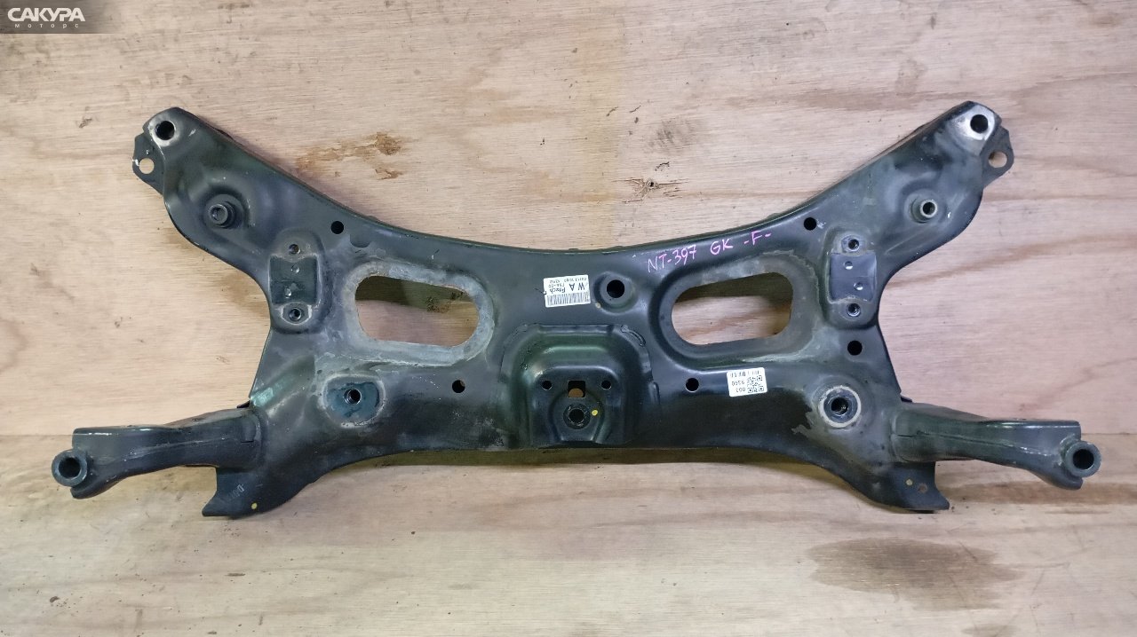 Балка поперечная передняя Honda FIT GK3 L13B: купить в Сакура Красноярск.