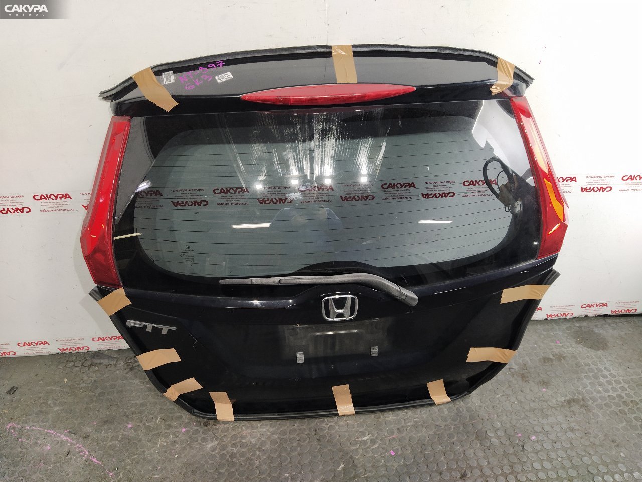 Дверь багажника Honda FIT GK3 L13B: купить в Сакура Красноярск.