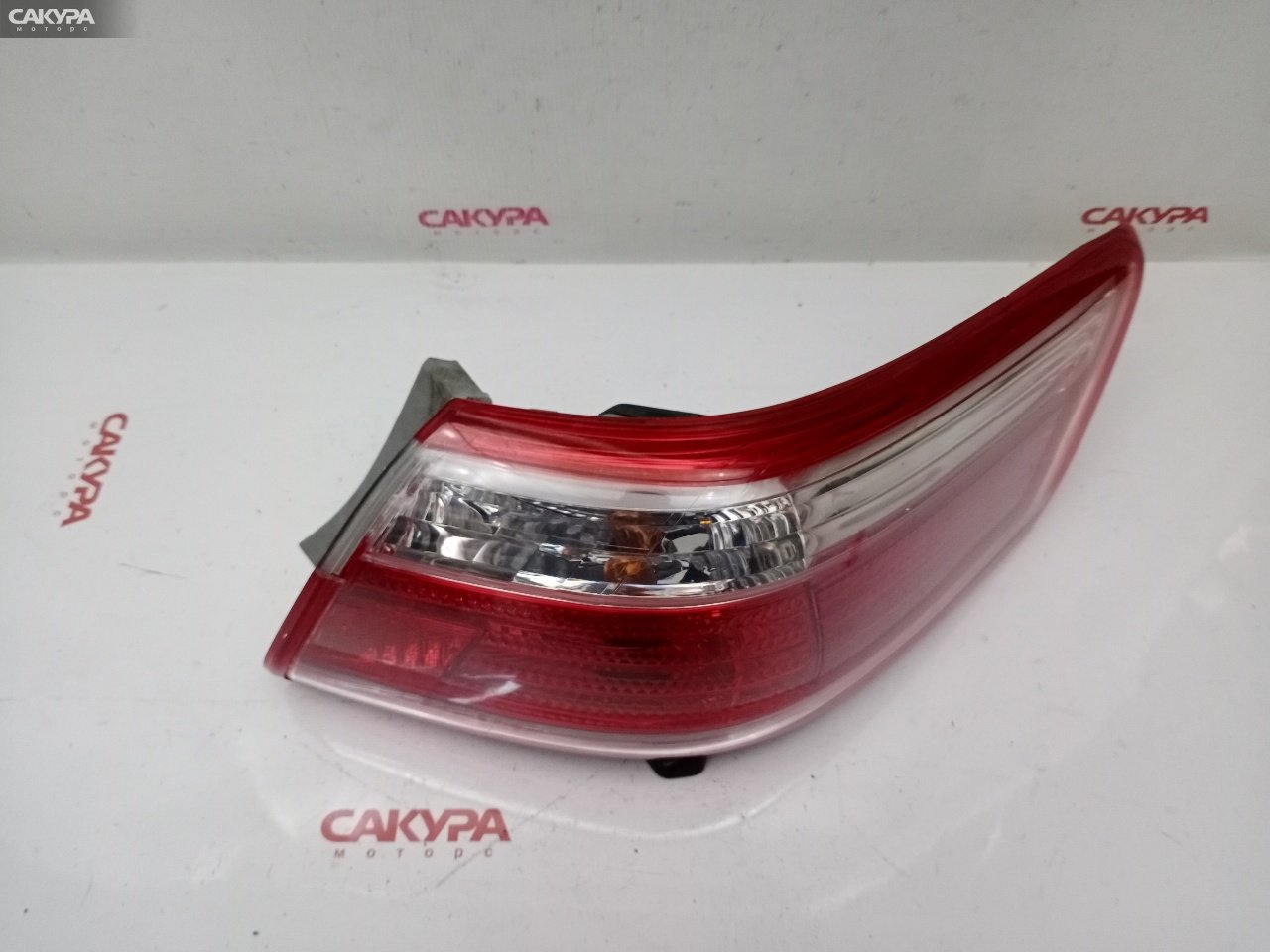 Фонарь стоп-сигнала правый Toyota Camry ACV40 2AZ-FE 33-100: купить в Сакура Красноярск.