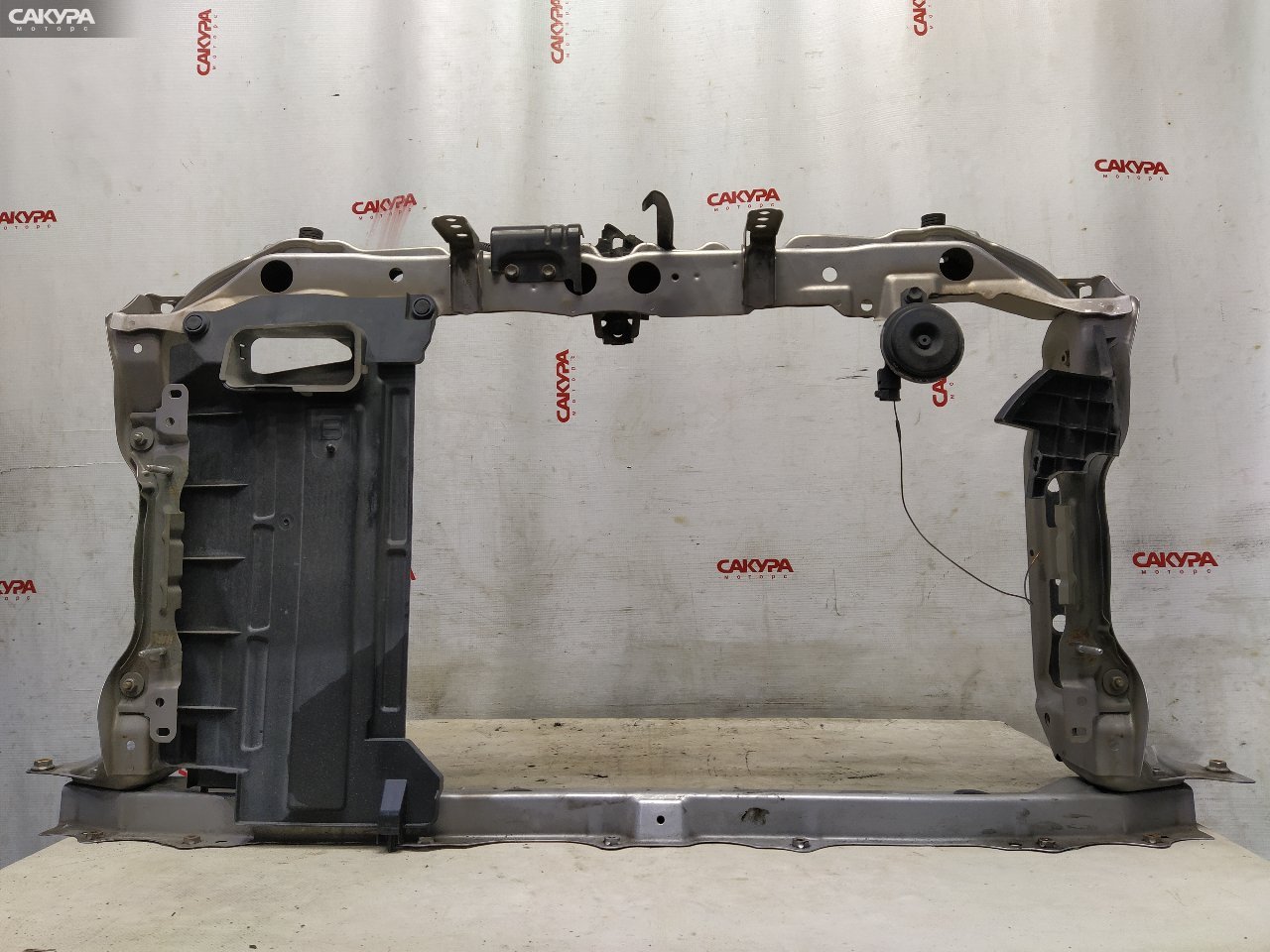 Рамка радиатора Toyota Vitz NSP130 1NR-FE: купить в Сакура Красноярск.