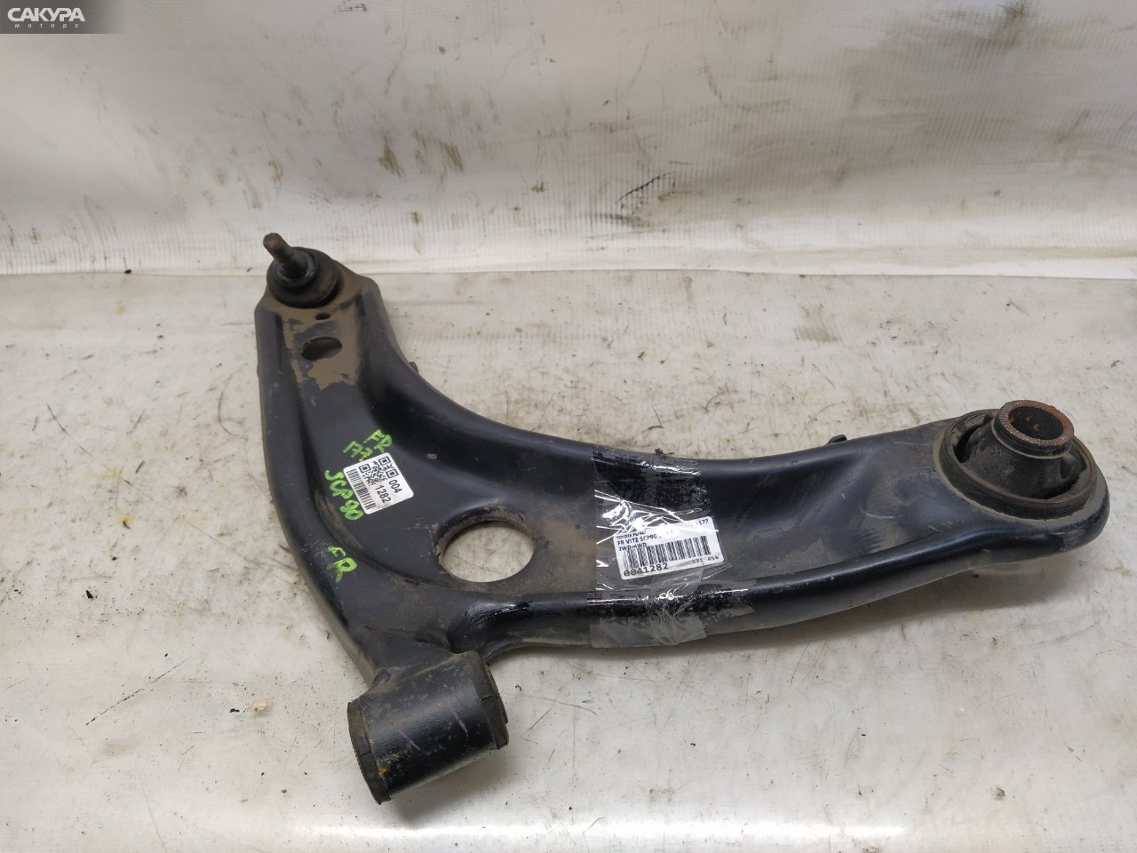 Рычаг подвески передний правый Toyota Vitz SCP90 2SZ-FE: купить в Сакура Красноярск.