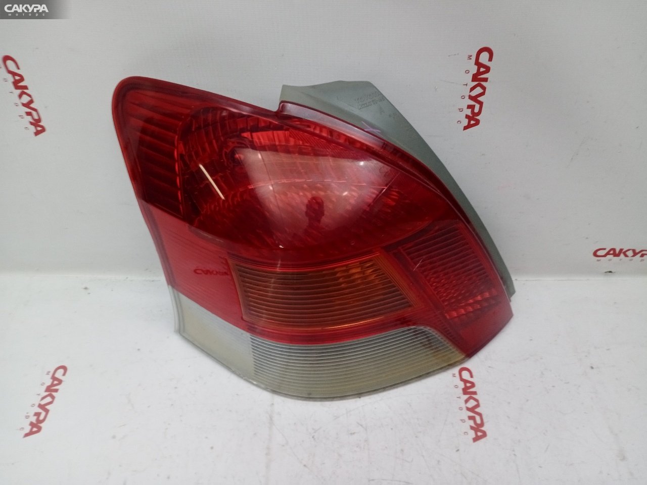 Фонарь стоп-сигнала левый Toyota Vitz SCP90 2SZ-FE 52-185: купить в Сакура Красноярск.