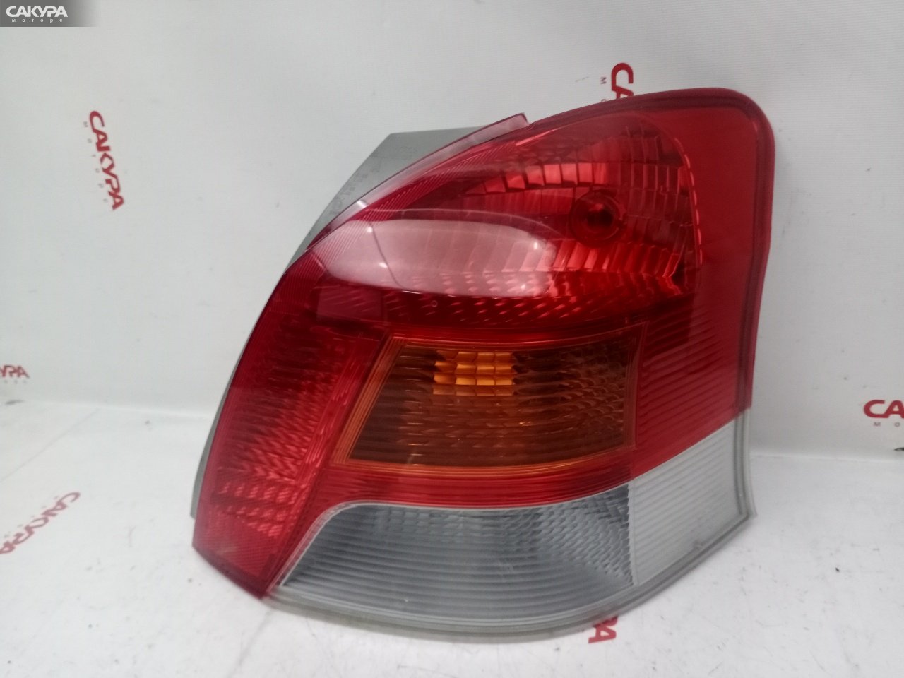 Фонарь стоп-сигнала правый Toyota Vitz SCP90 2SZ-FE 52-185: купить в Сакура Красноярск.