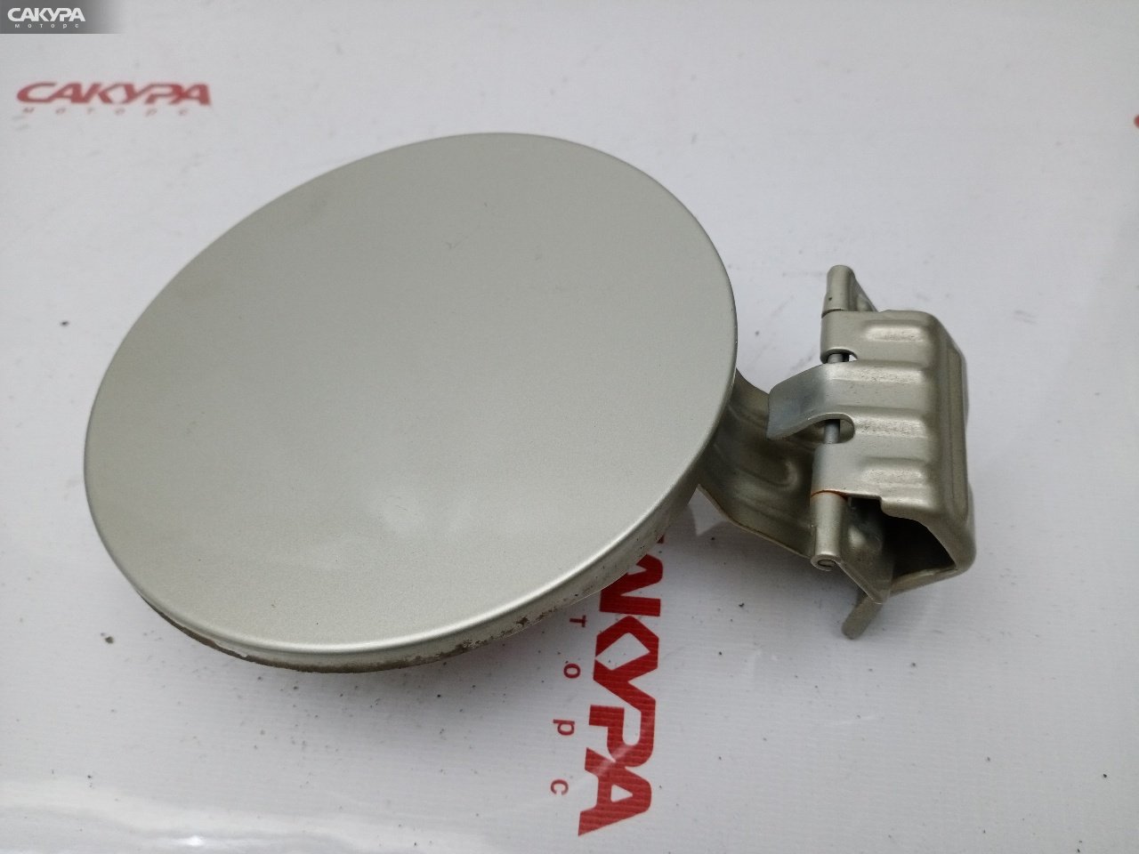 Лючок топливного бака Toyota Vitz SCP90 2SZ-FE: купить в Сакура Красноярск.