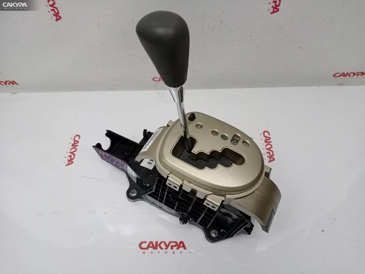 Рычаг переключения КПП Toyota Vitz SCP90 2SZ-FE: купить в Сакура Красноярск.