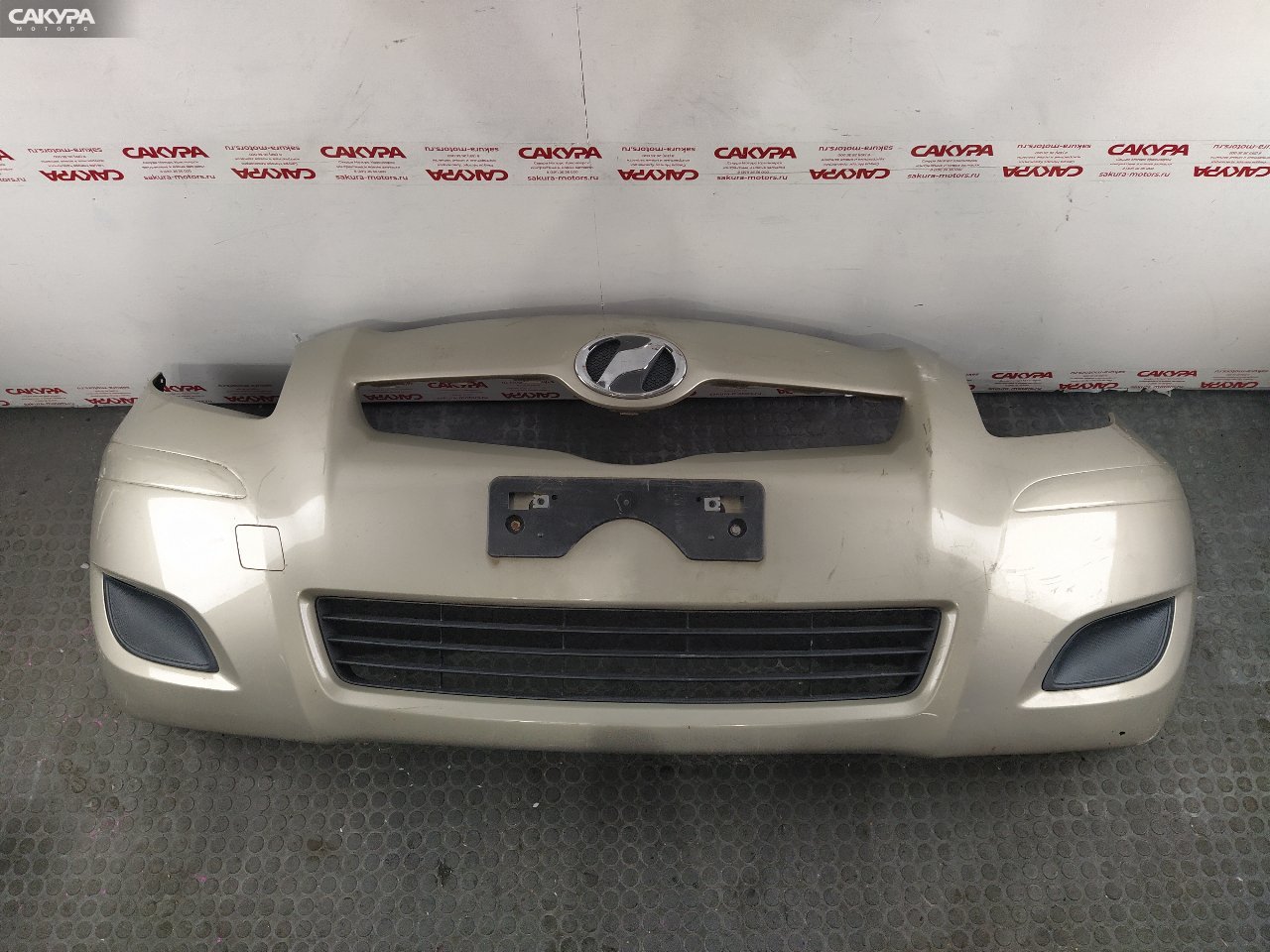 Бампер передний Toyota Vitz SCP90 2SZ-FE: купить в Сакура Красноярск.